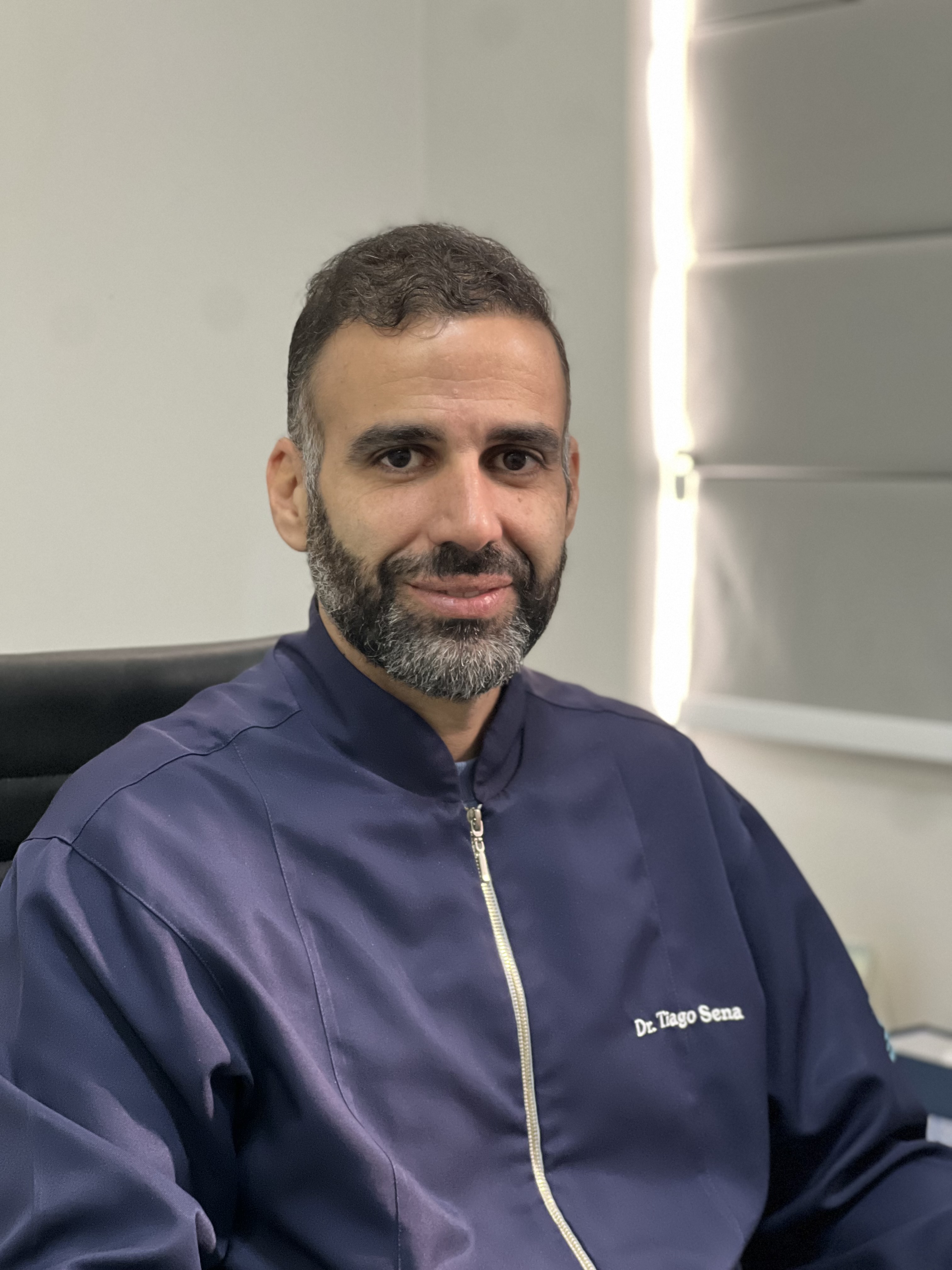 Dr. Tiago Sena - Oftalmologista em Anápolis